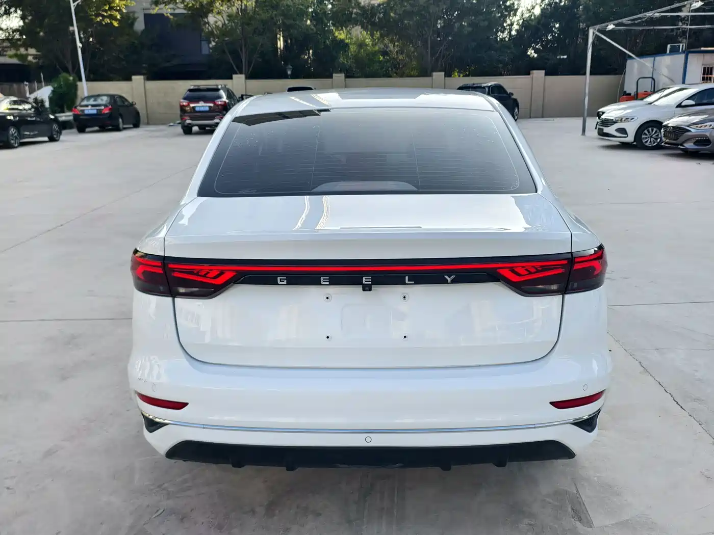 Фото 4 - Geely Emgrand