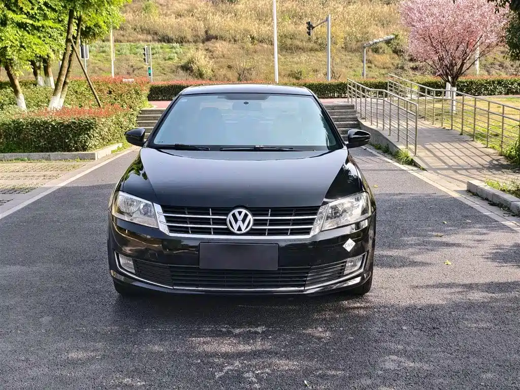 Volkswagen Lavida 2013 Facelift Classic 1.6L Manual Comfort фото 2