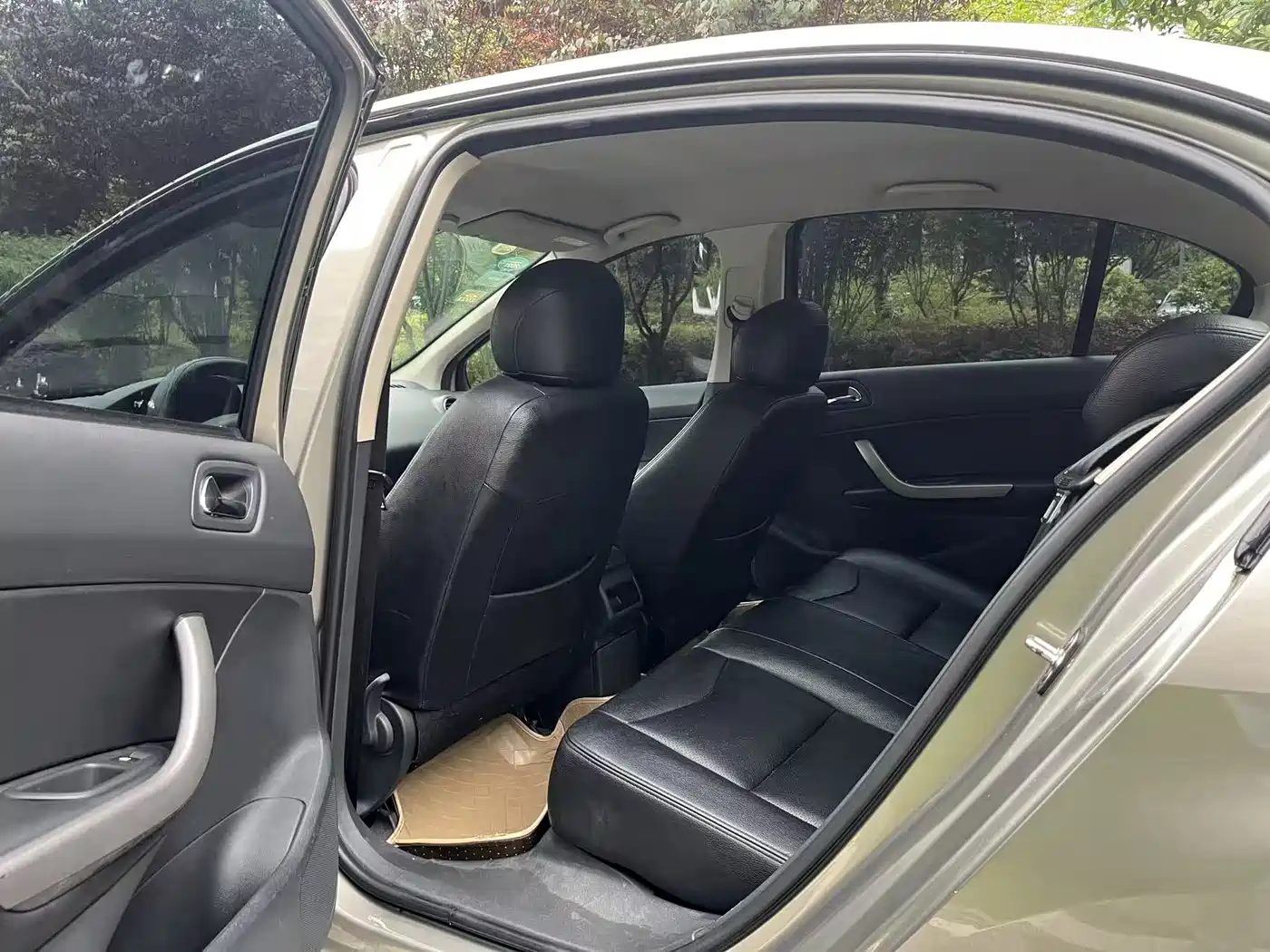 Peugeot 408 2013 2.0L Automatic Comfort Edition фото 7