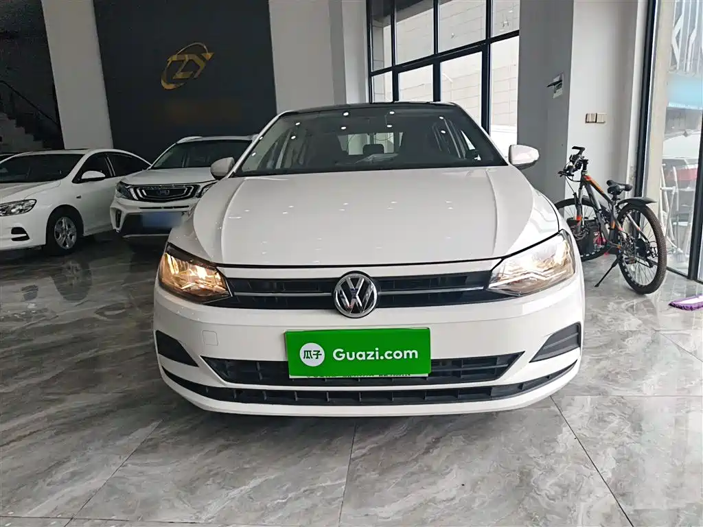 Volkswagen Polo 2019 Plus 1.5L Automatic Panorama Enjoyment Edition фото 3