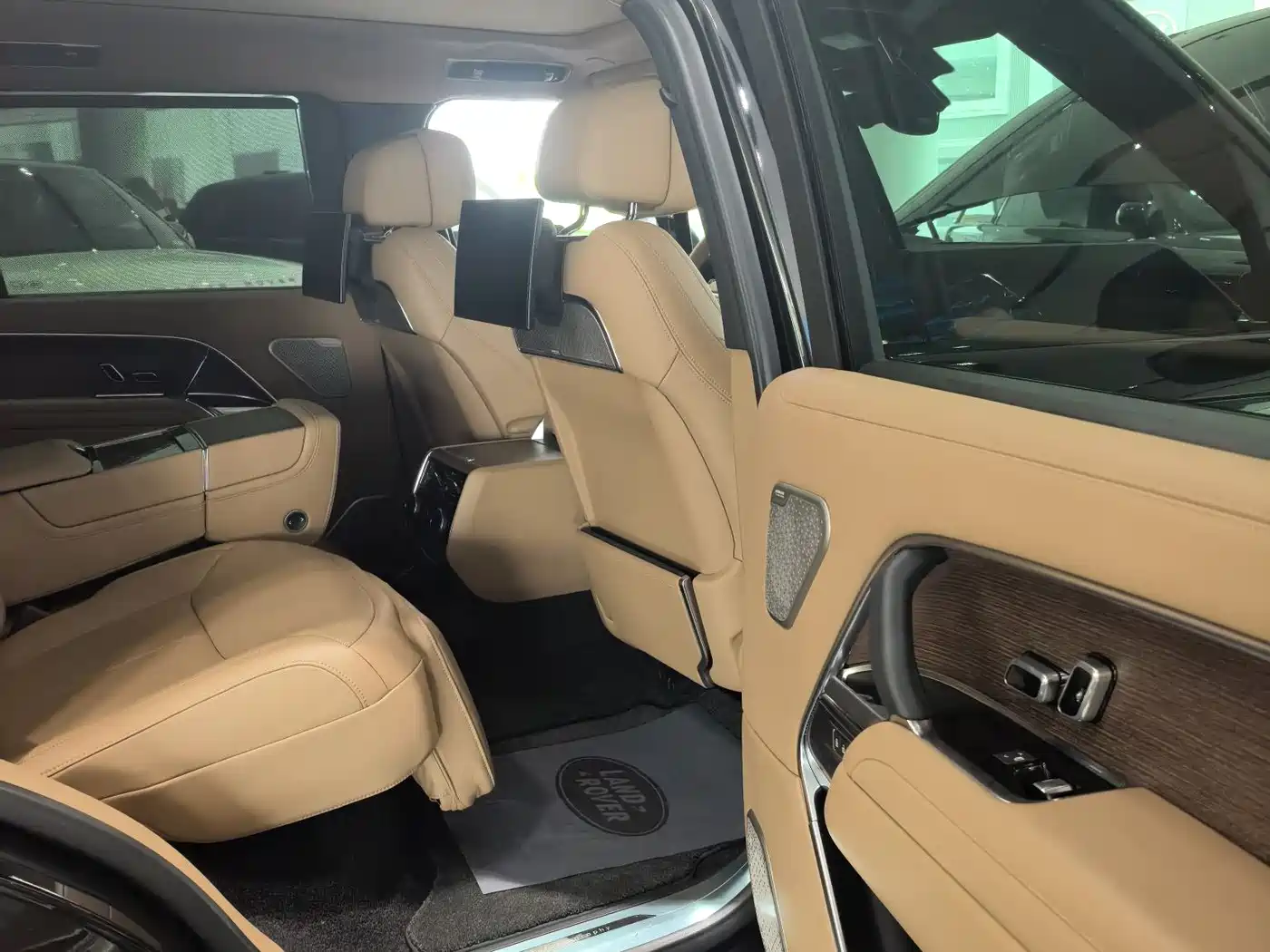 Land Rover Range Rover 2024 3.0 L6 400PS Exemplary Extended фото 3
