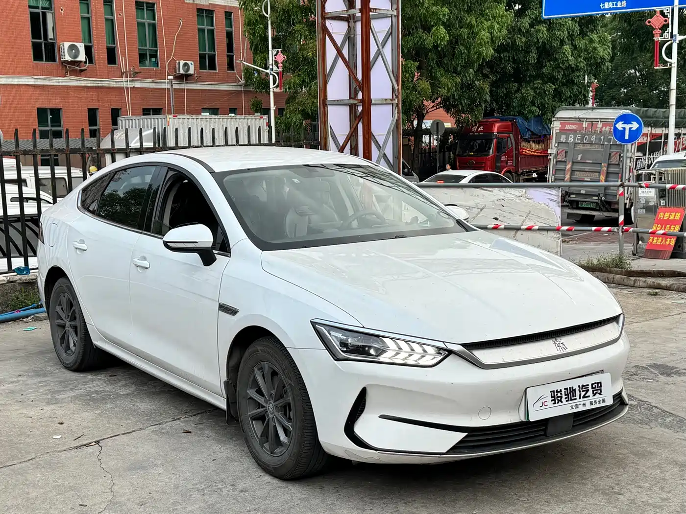 BYD Qin PLUS 2021 EV 420KM Travel Edition фото 3