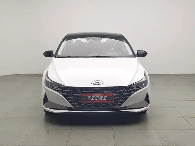 Hyundai Elantra 2022 1.5L CVT LUX Premium Edition — фото 3