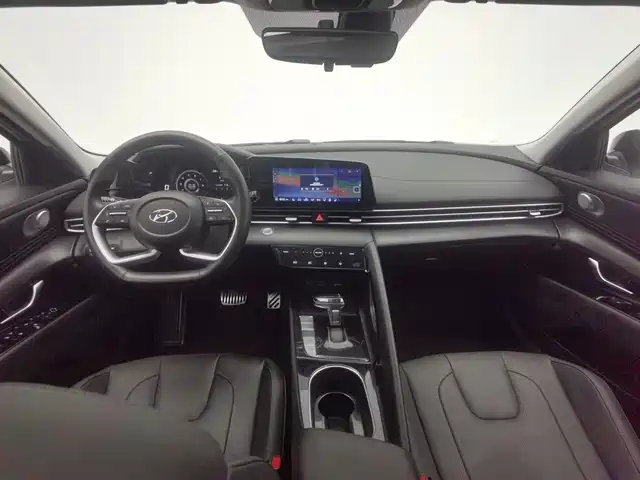 Hyundai Elantra 2022 1.5L CVT LUX Premium Edition — фото 5
