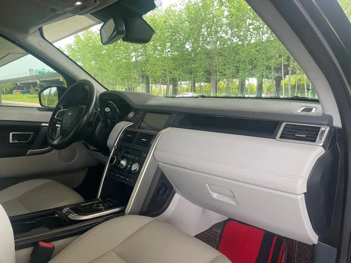Land Rover Discovery Sport (Import) 2015 2.0T SE фото 11