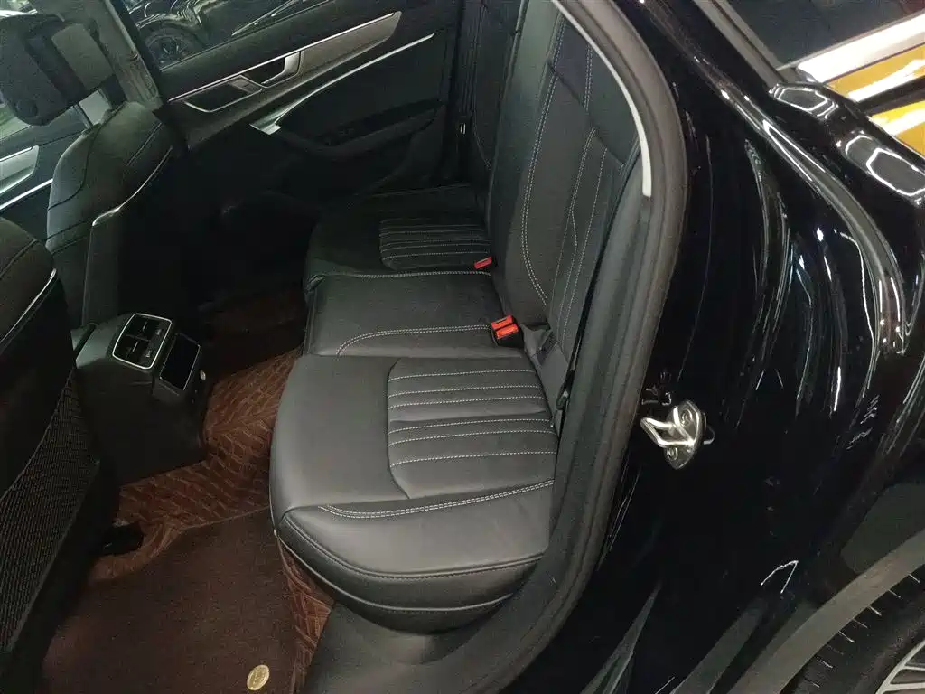 Audi A6L 2023 45 TFSI Premium Selection Elegance фото 13