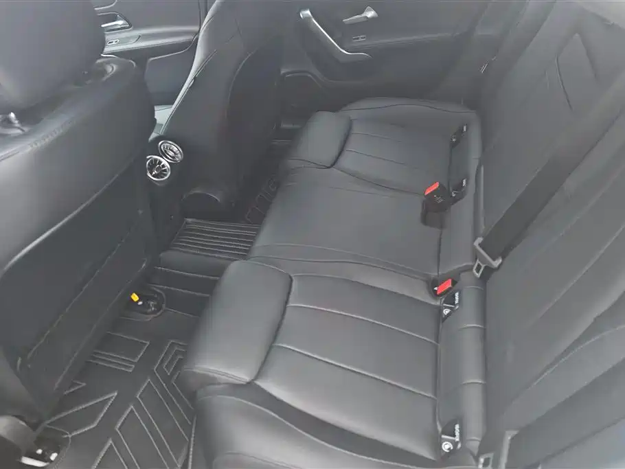 Mercedes-Benz A-Class 2022 A 200 L Sport Sedan Dynamic фото 11