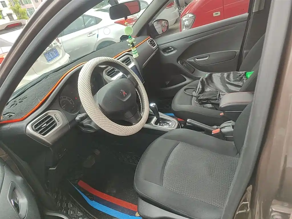 Peugeot 301 2014 1.6L Automatic Comfort Edition фото 15