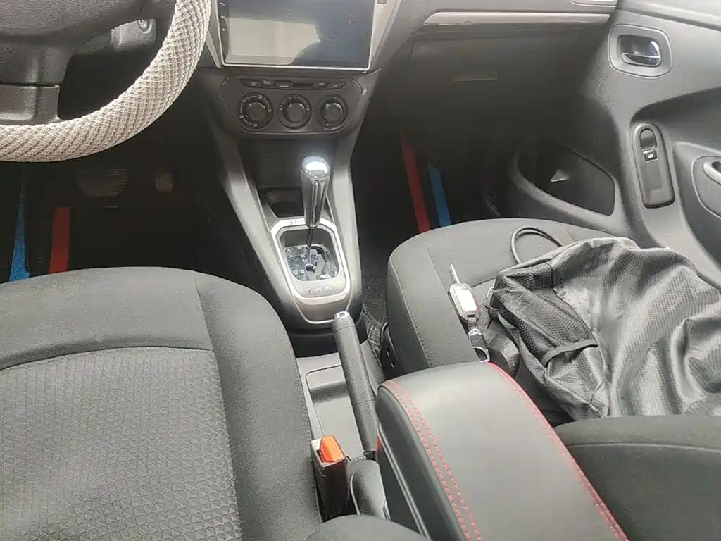 Peugeot 301 2014 1.6L Automatic Comfort Edition фото 14