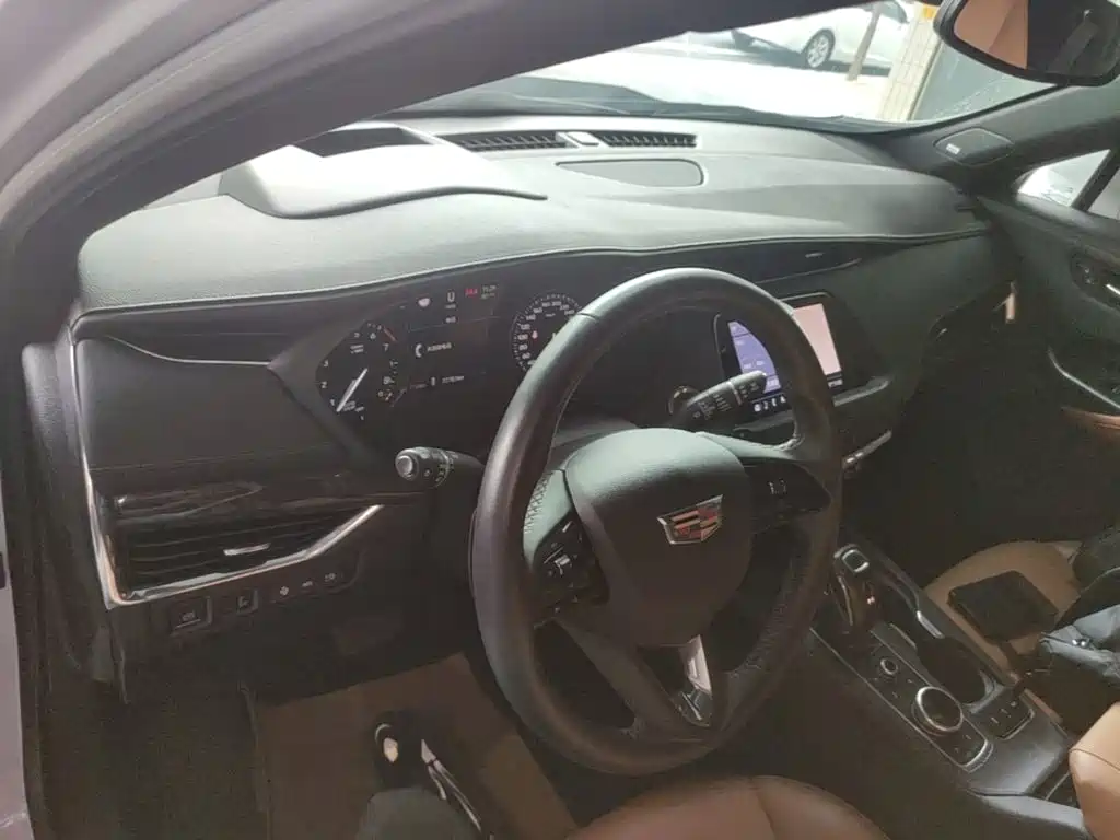 Cadillac XT4 2019 2018 28T AWD Platinum Edition