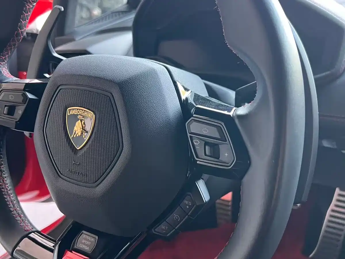 LAMBORGHINI HURACÁN