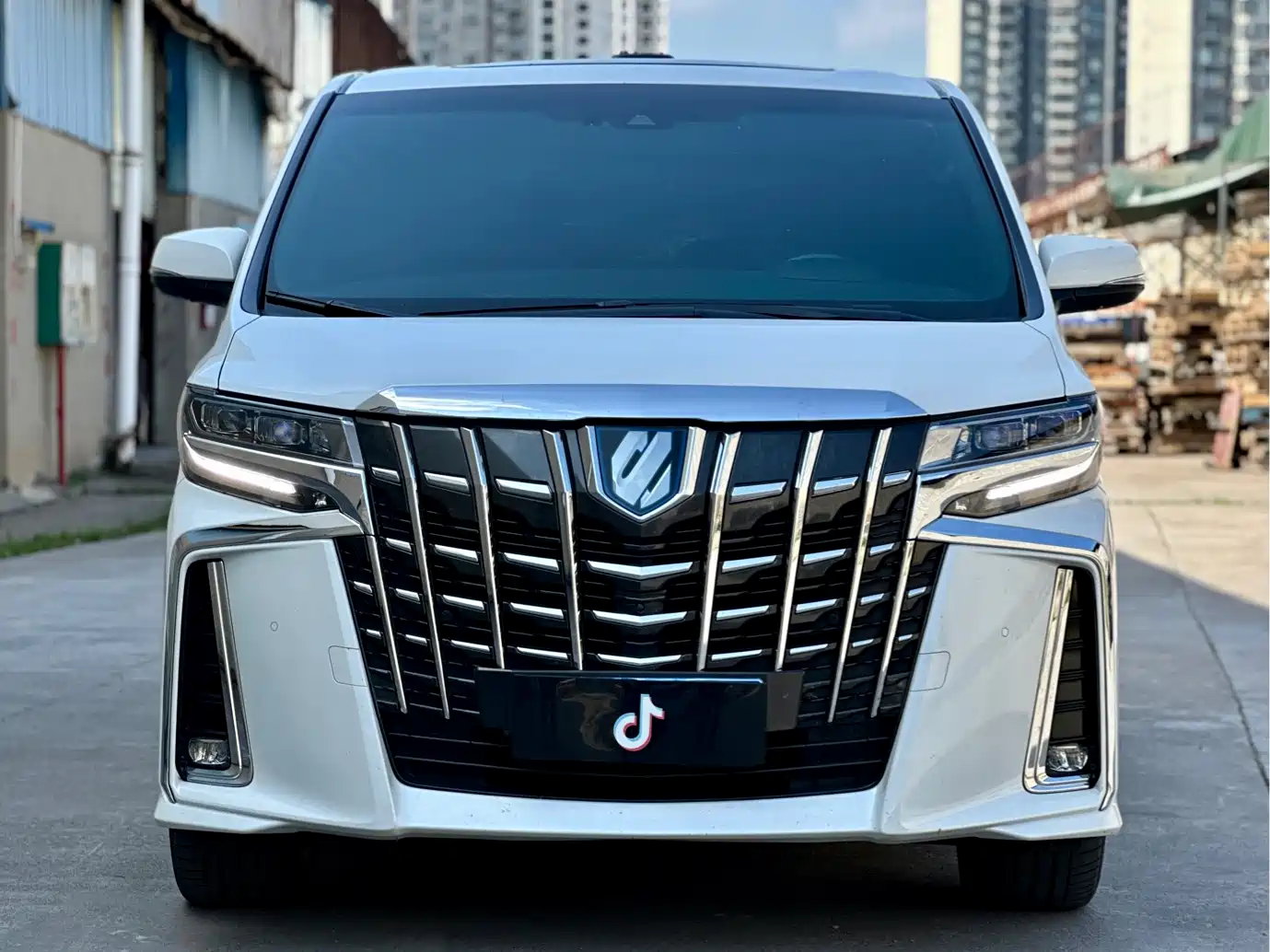 Toyota Alphard 2021 Hybrid 2.5L Premium фото 2