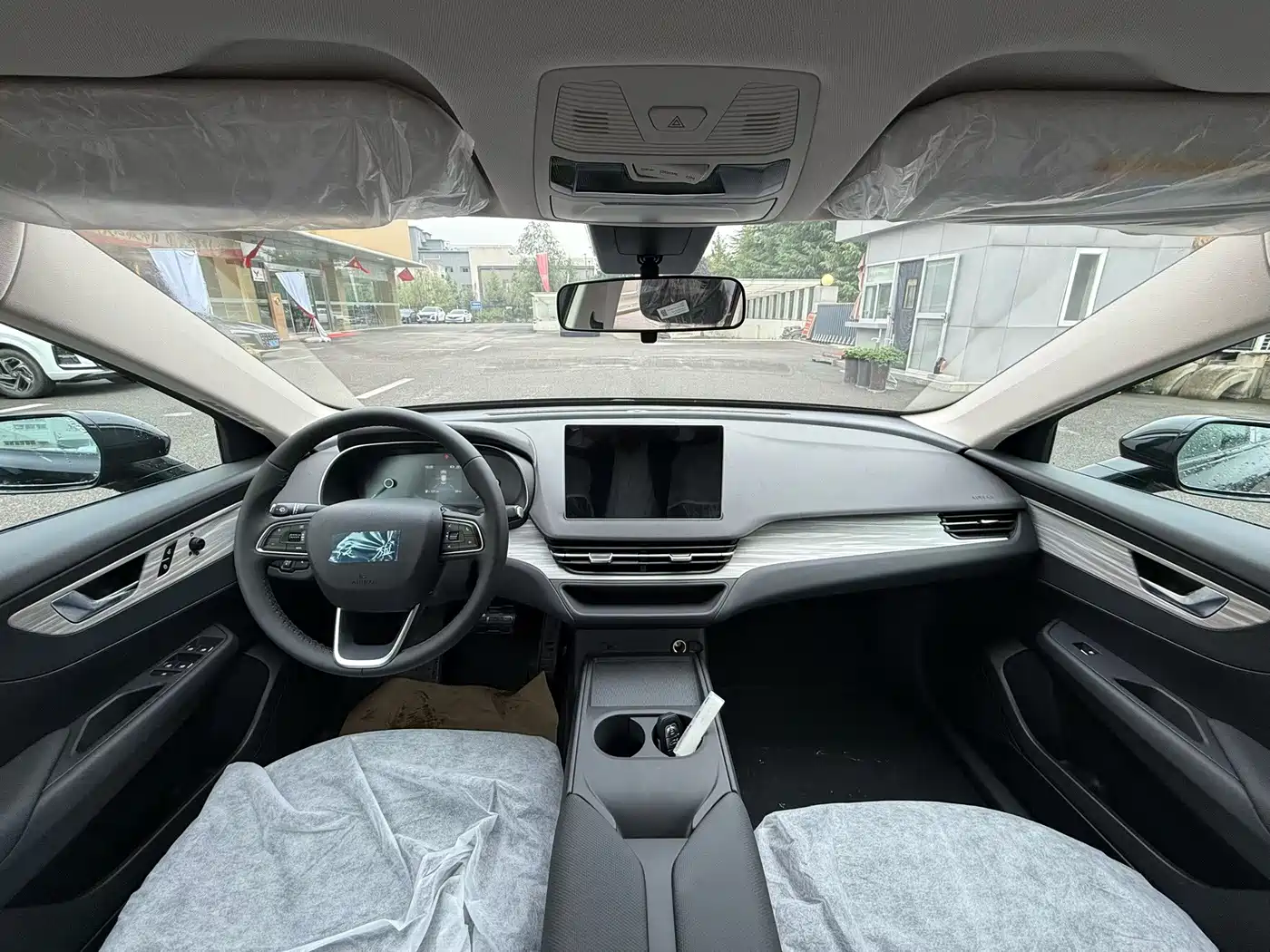 Hongqi E-QM5 2026 2025 610km PLUS