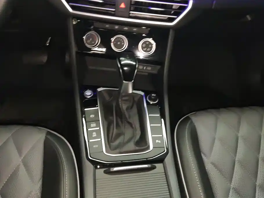 Volkswagen Sagitar 2025 300TSI DSG Surpass Edition фото 16
