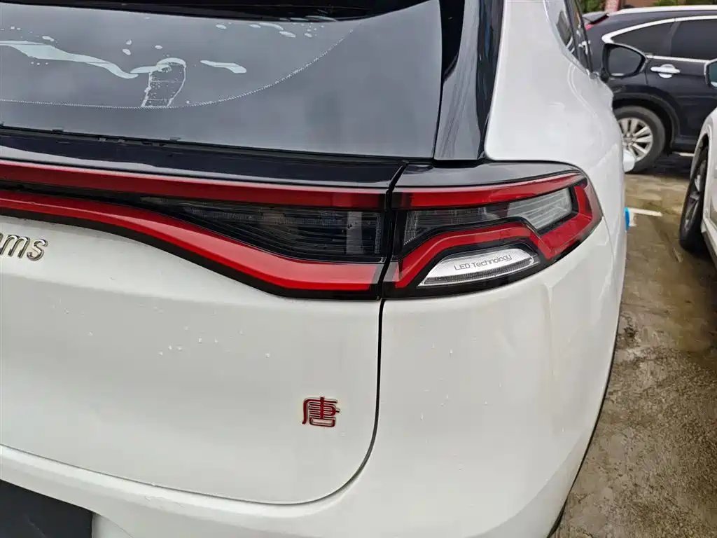BYD Tang 2018 2.0T Automatic Smart Connection Honor Edition 7-Seater China V фото 8