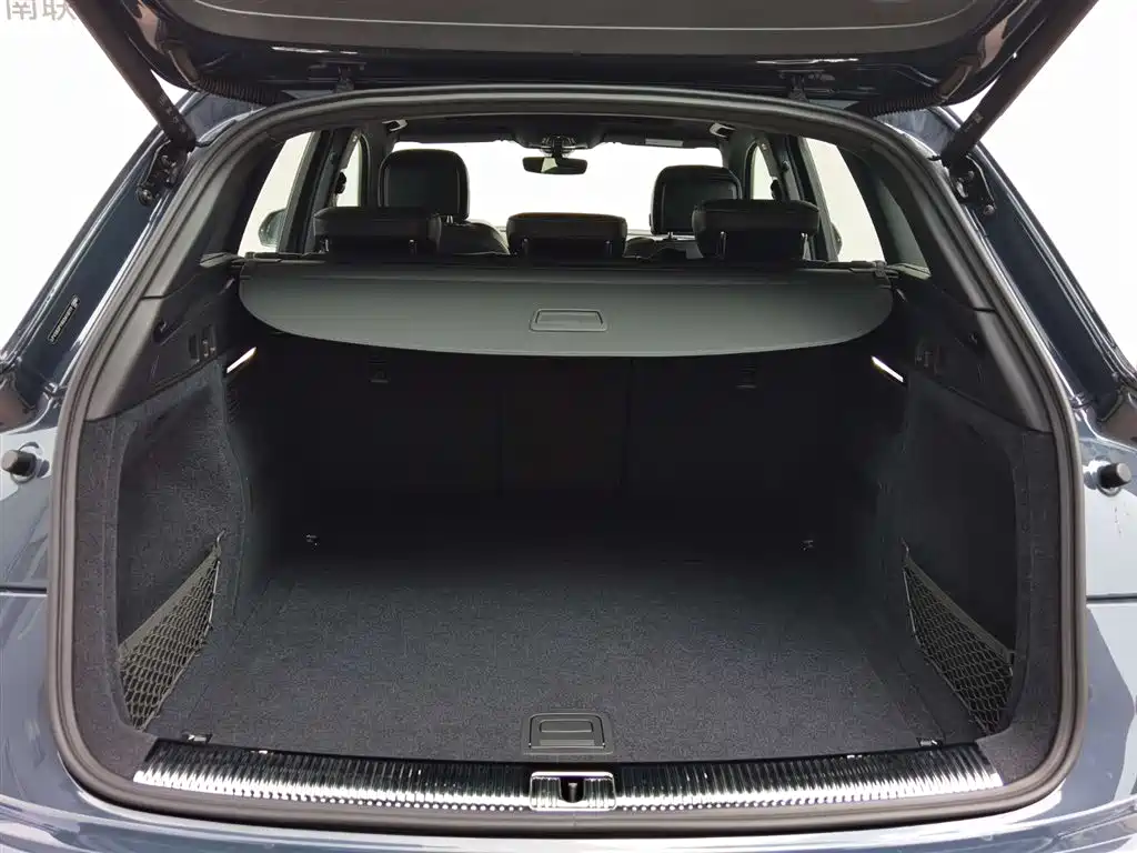 Audi Q5L 2025 45th Anniversary Edition 40 TFSI Luxury Sport фото 6