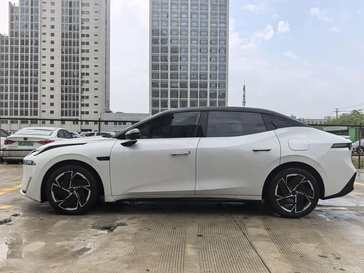 Lynk & Co 07 EM-P 2024 EM-P 126 Long Range Pro фото 2