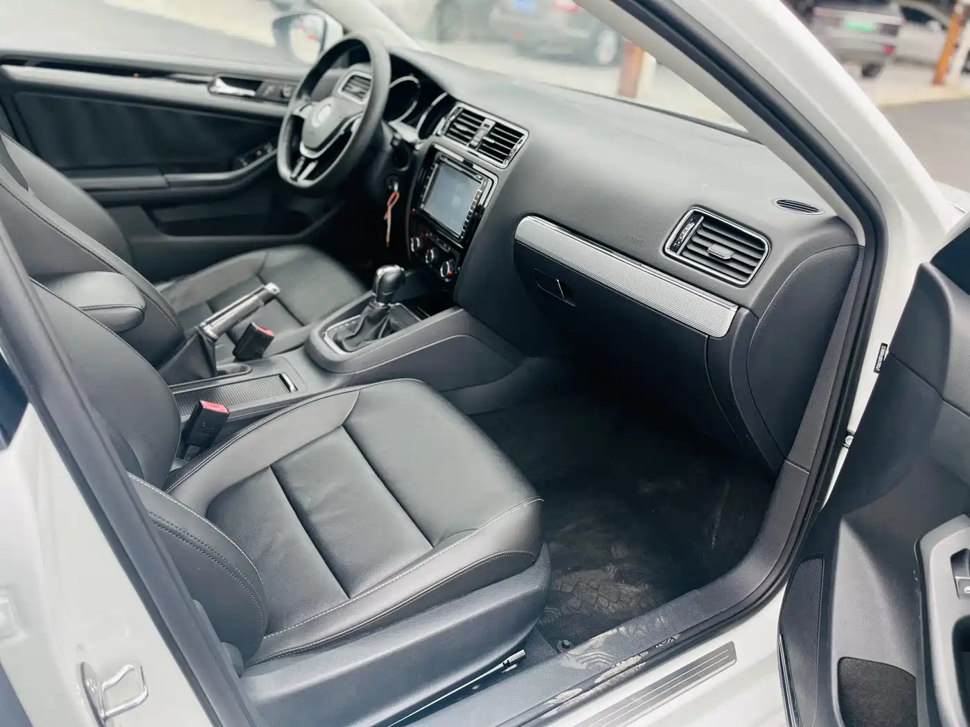 Volkswagen Sagitar 2015 230TSI Automatic Comfort фото 6