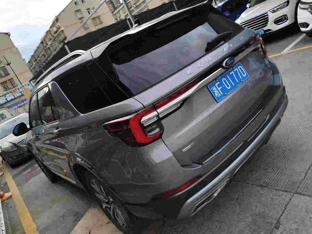 Фото 5 - Ford Explorer