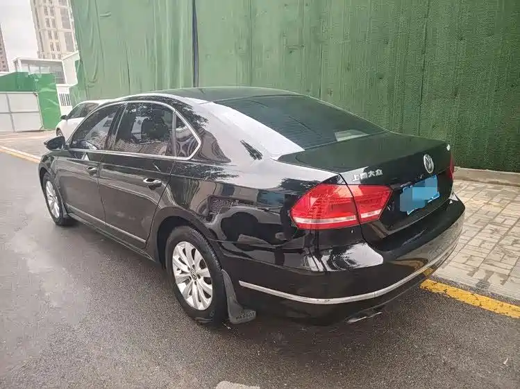 Volkswagen Passat 2014 1.8TSI DSG Luxury Edition фото 4