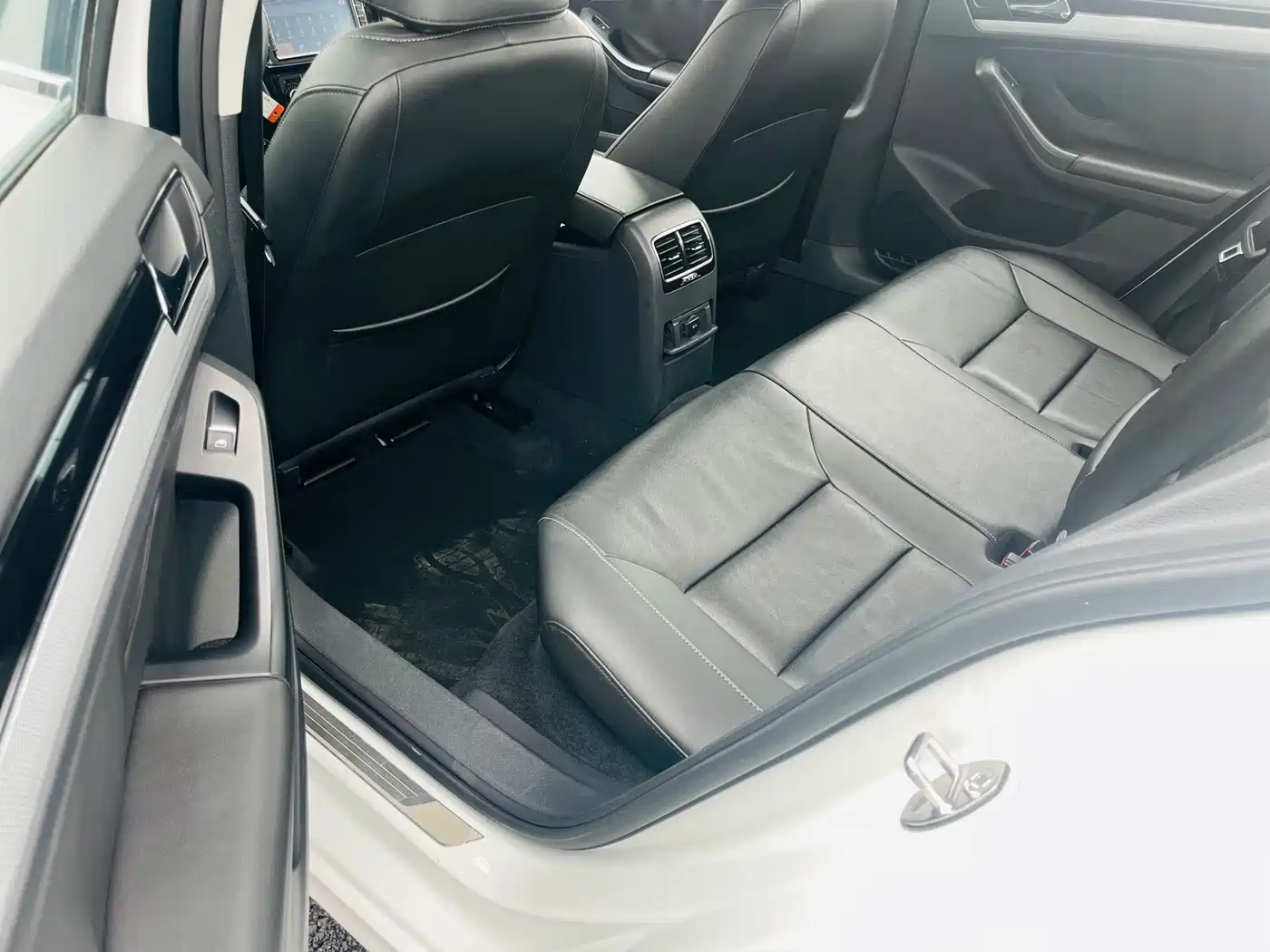 Volkswagen Sagitar 2015 230TSI Automatic Comfort фото 7