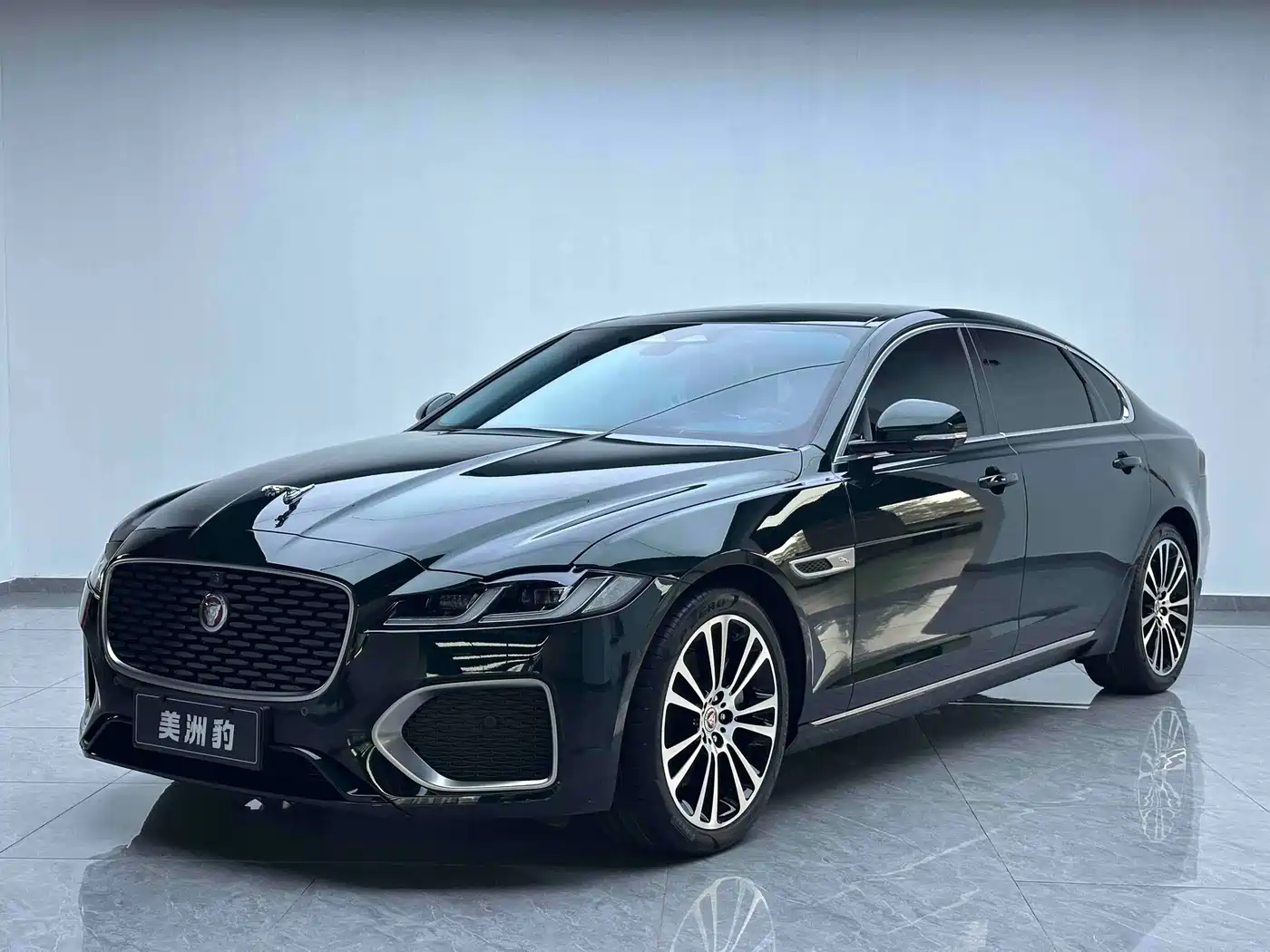 Jaguar XFL 2026 2025 2.0T P250 FWD Luxury Edition