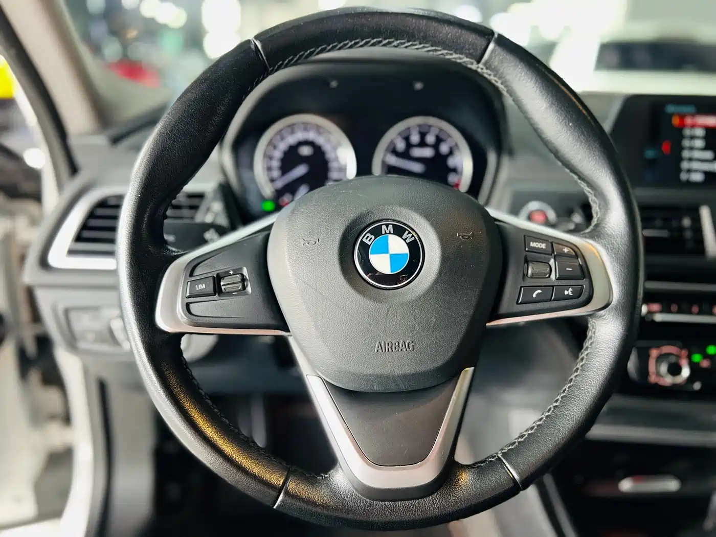BMW 1 Series 2017 118i Sport фото 9