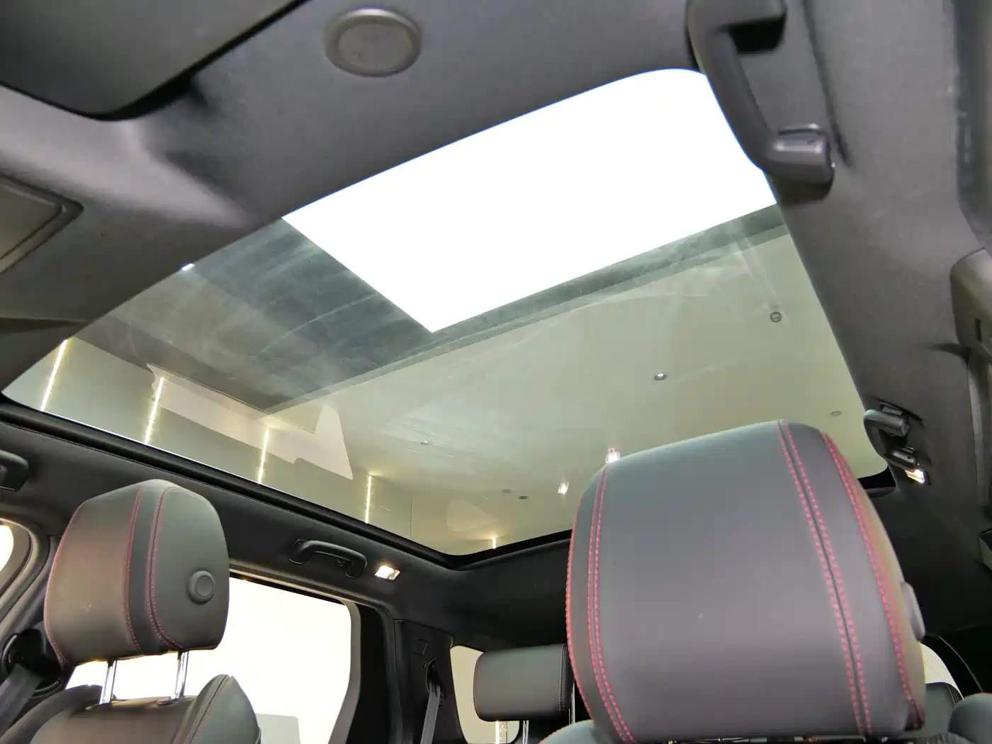 Land Rover Discovery Sport 2022 Model Year Second Facelift 249PS R-Dynamic SE Performance Technology Edition 5-seater фото 8