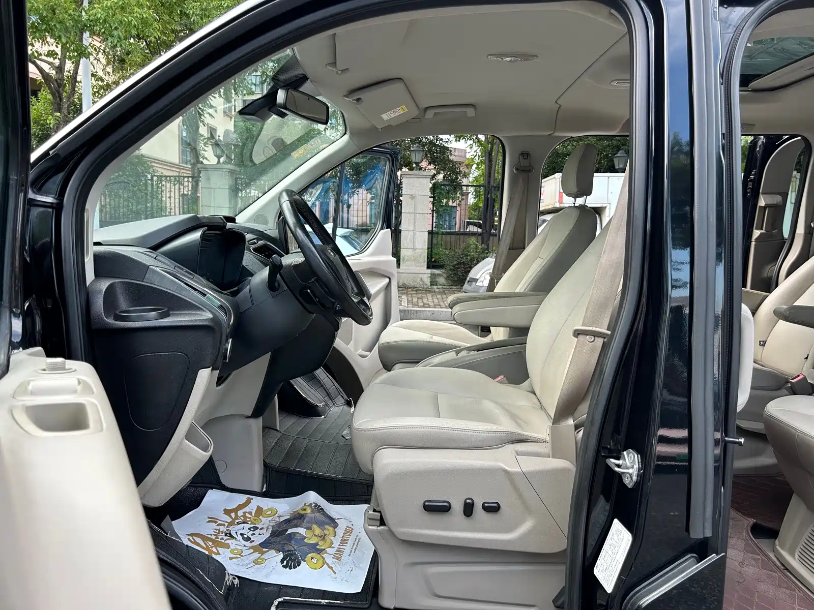 Photo 9 - Ford Tourneo