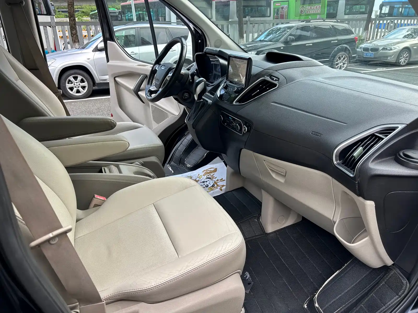 Photo 15 - Ford Tourneo