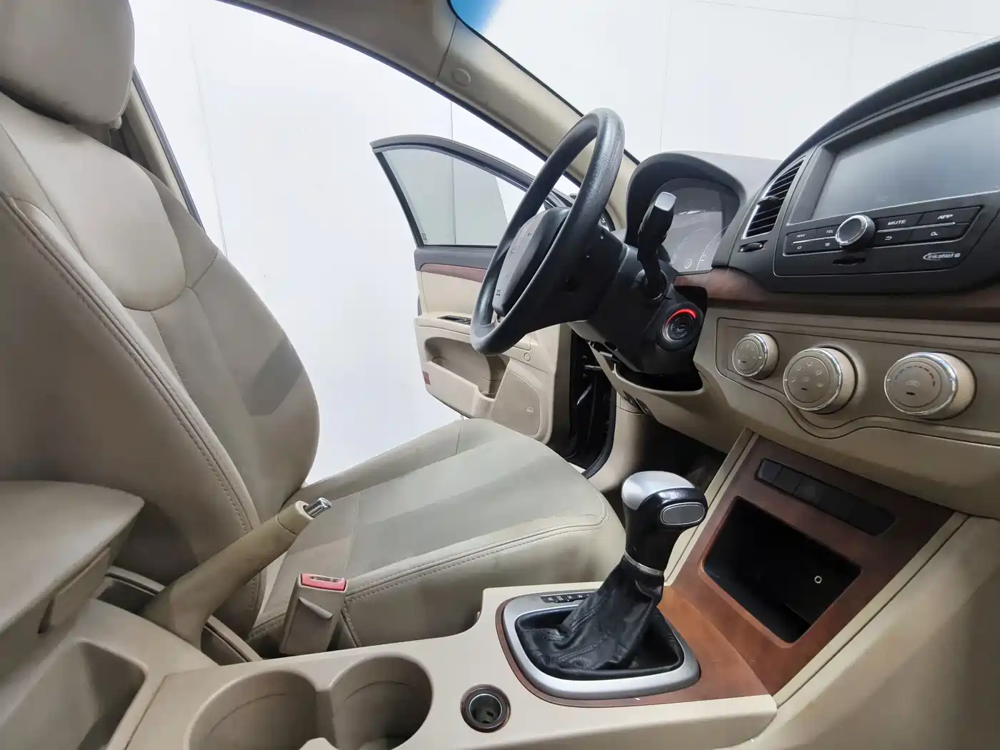 Roewe 350 2016 2014 1.5L Automatic Joy Edition