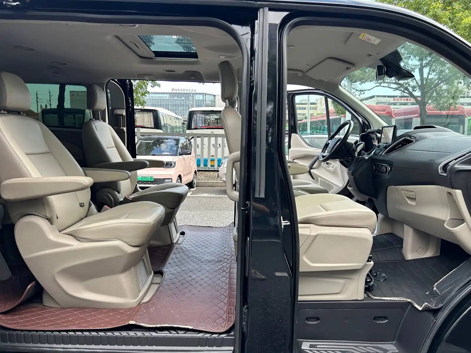 Photo 14 - Ford Tourneo