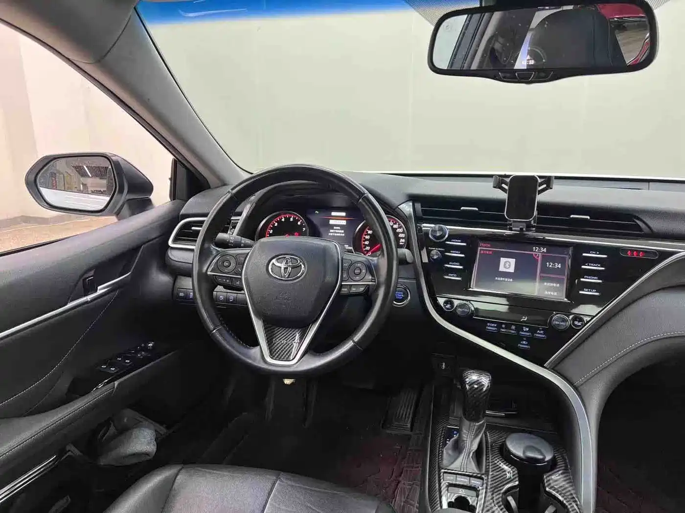 Фото 20 - Toyota Camry