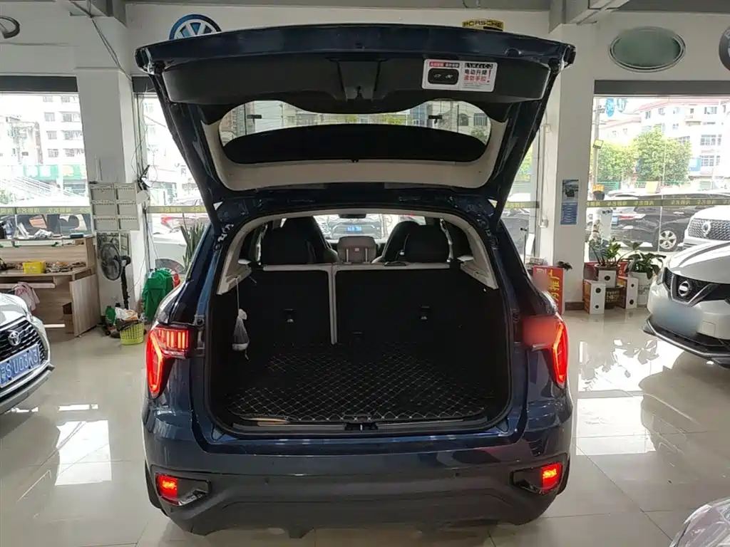 Lynk & Co 01 2017 2.0T 2WD Pro Shine Edition фото 19