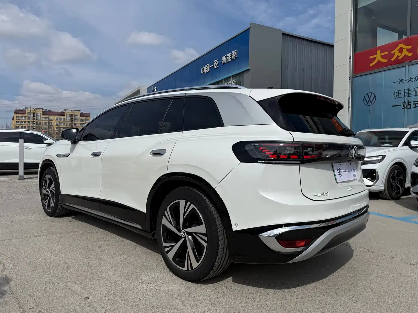 VOLKSWAGEN ID.6 CROZZ