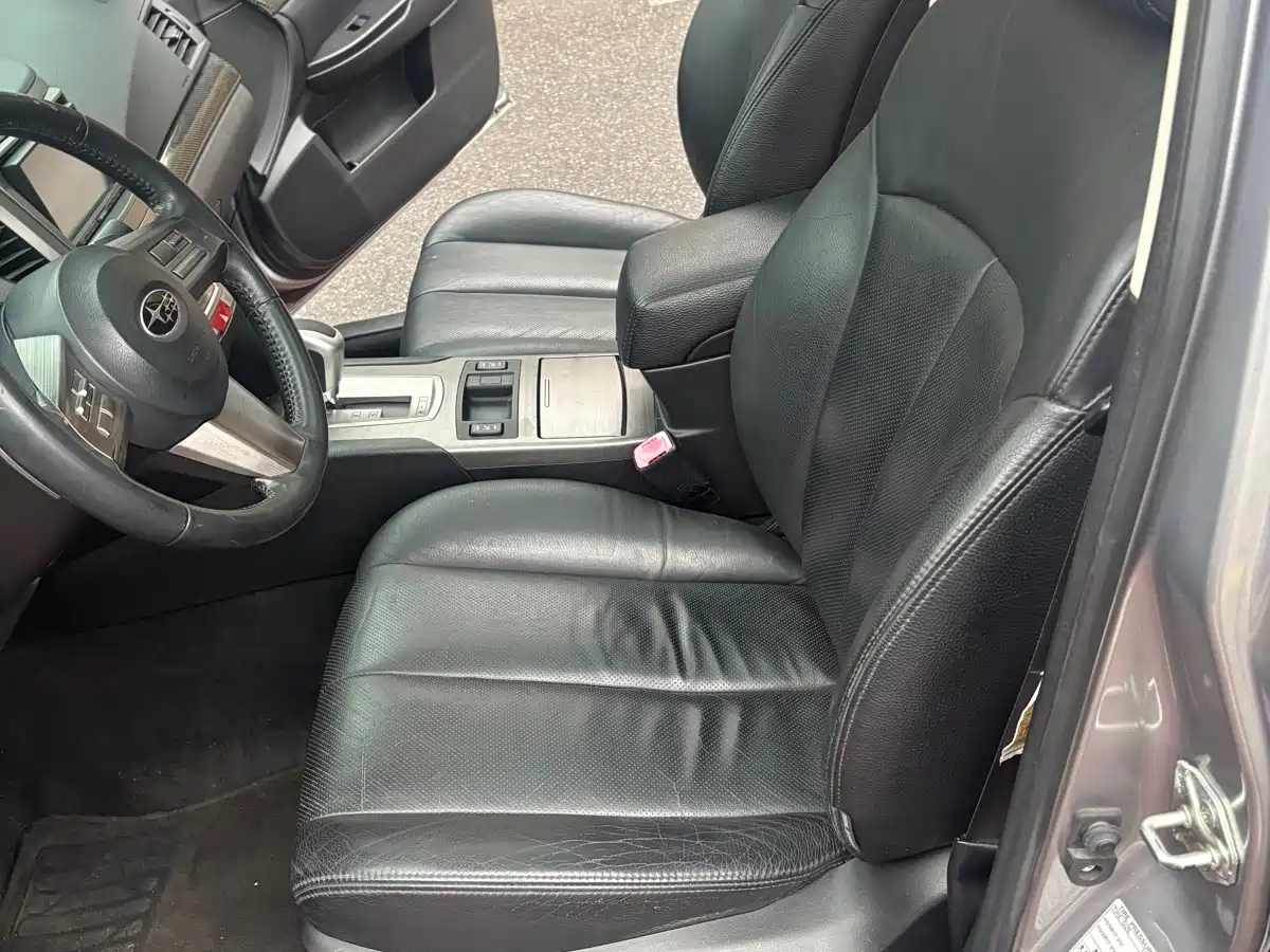 Subaru Legacy 2010 2.5i Luxury Navigation Edition фото 9