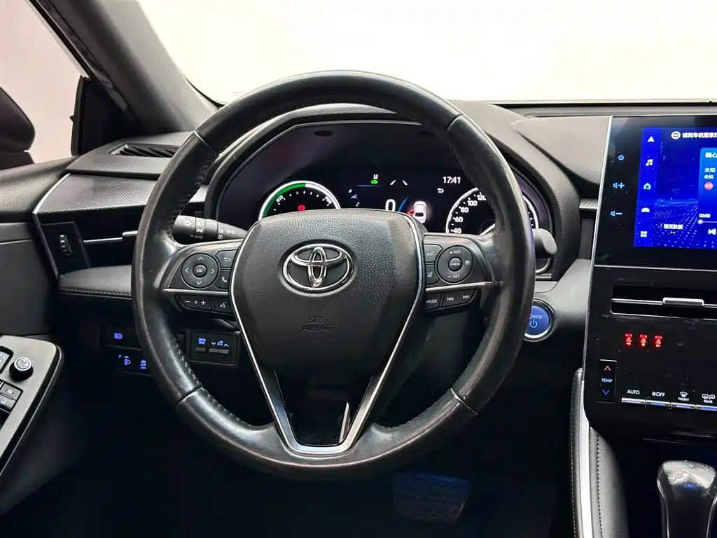 Toyota Avalon 2022 Hybrid 2.5L Luxury Edition фото 12