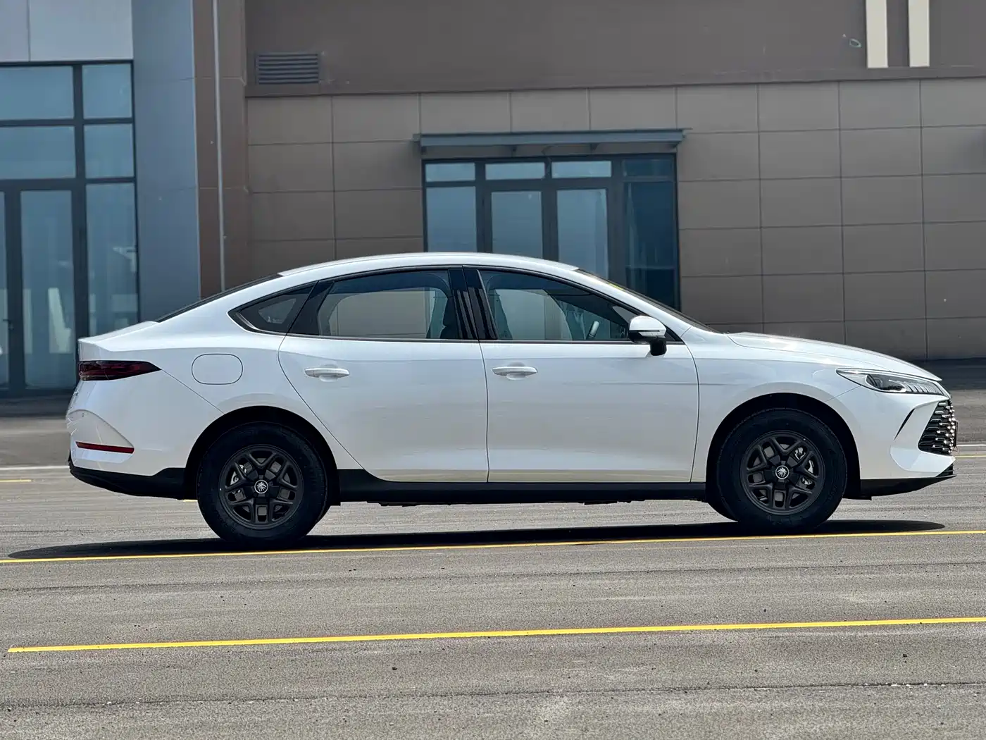 BYD Qin PLUS 2026 DM-i Smart Edition 128KM Progressive фото 7