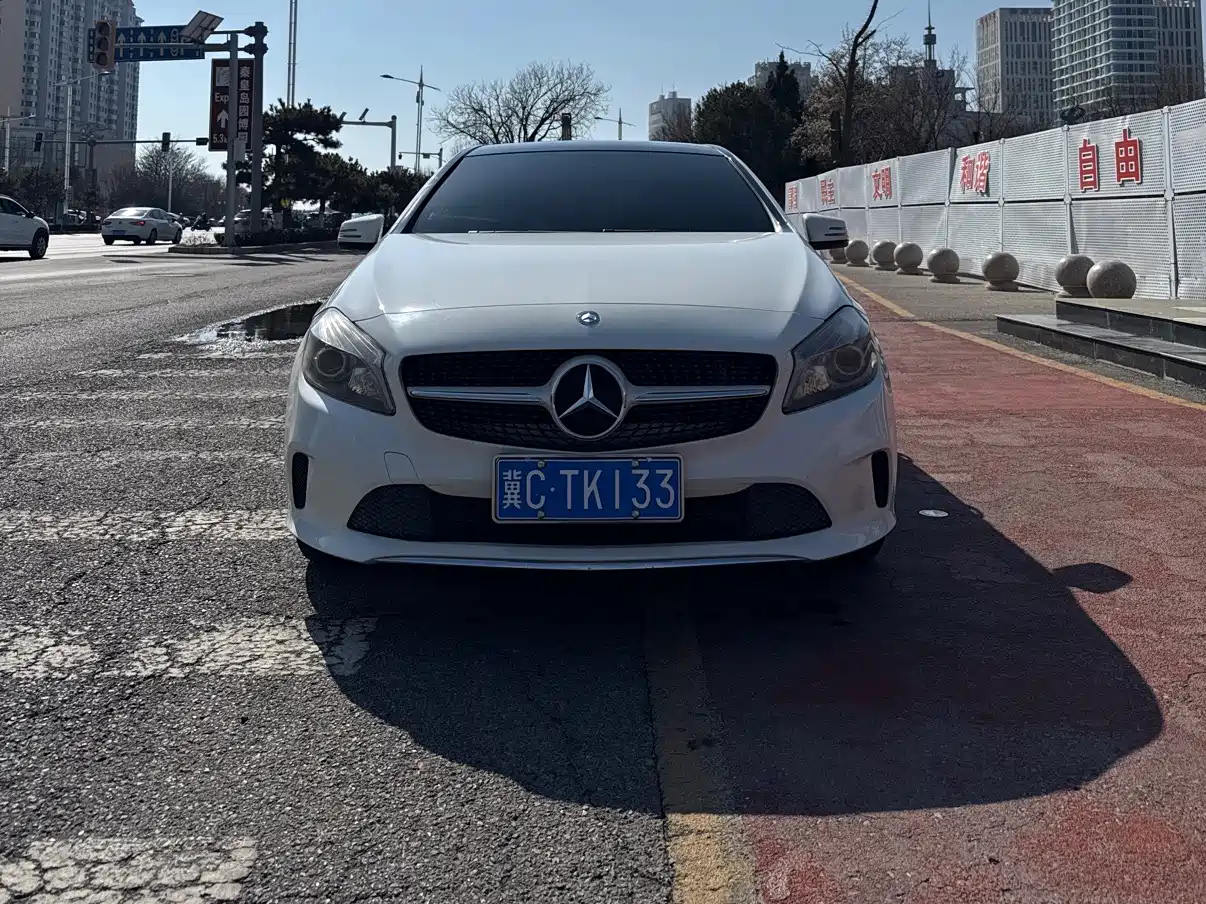 Mercedes-Benz A-Class (Import) 2017 A 180 фото 2