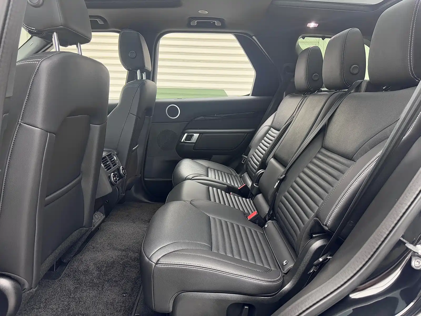 Photo 12 - Land Rover Discovery