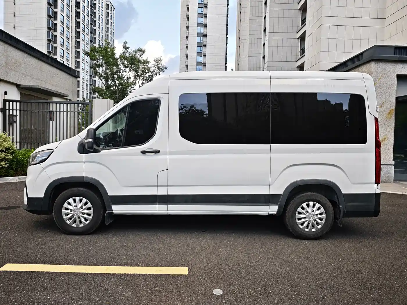 SAIC Maxus Xintu V90 2020 2020 2.0T Manual YunJie Edition FWD Single Rear Tire Long Wheelbase High Roof 7-seater