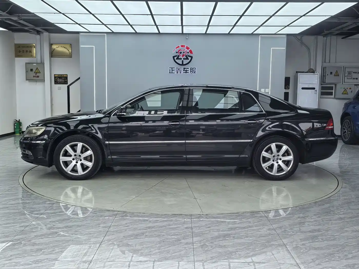 Volkswagen Phaeton 2011 2011 3.6L V6 5-Seater Extended Comfort