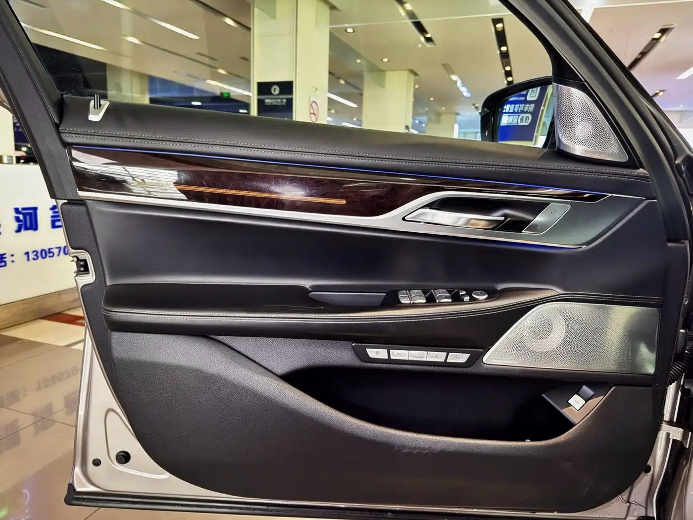 BMW 7 Series 2016 750Li xDrive 4-Seater фото 7