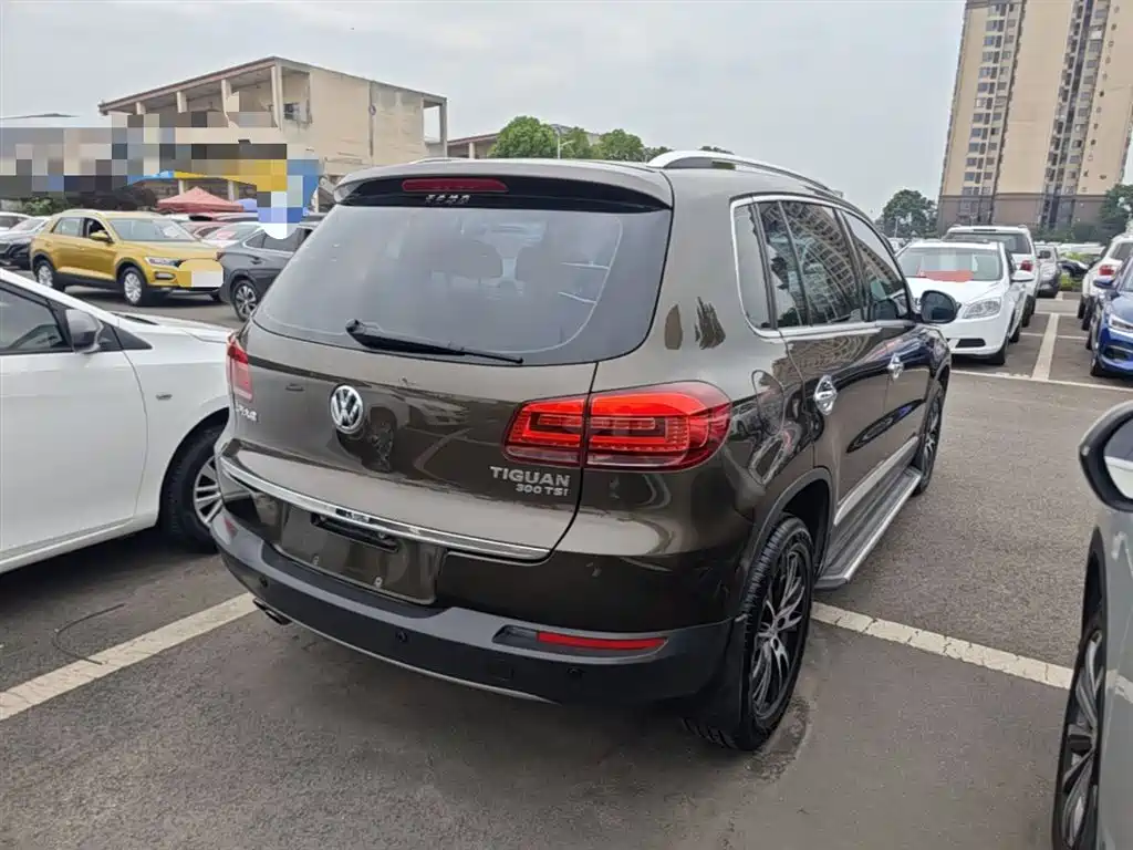 VOLKSWAGEN TIGUAN