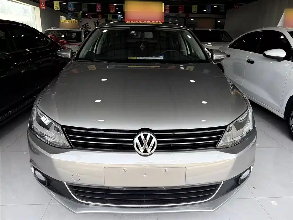 Volkswagen Sagitar 2015 1.6L Automatic Comfort фото 12