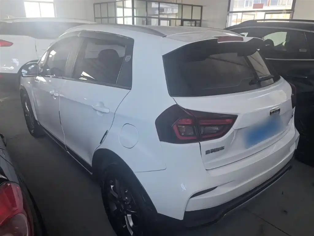 Фото 5 - Geely Vision X3
