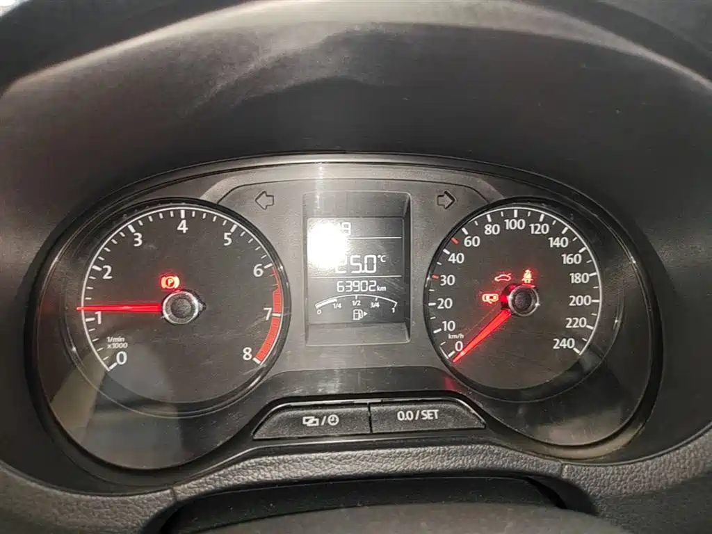 Volkswagen Polo 2016 1.4L Manual Trend фото 12