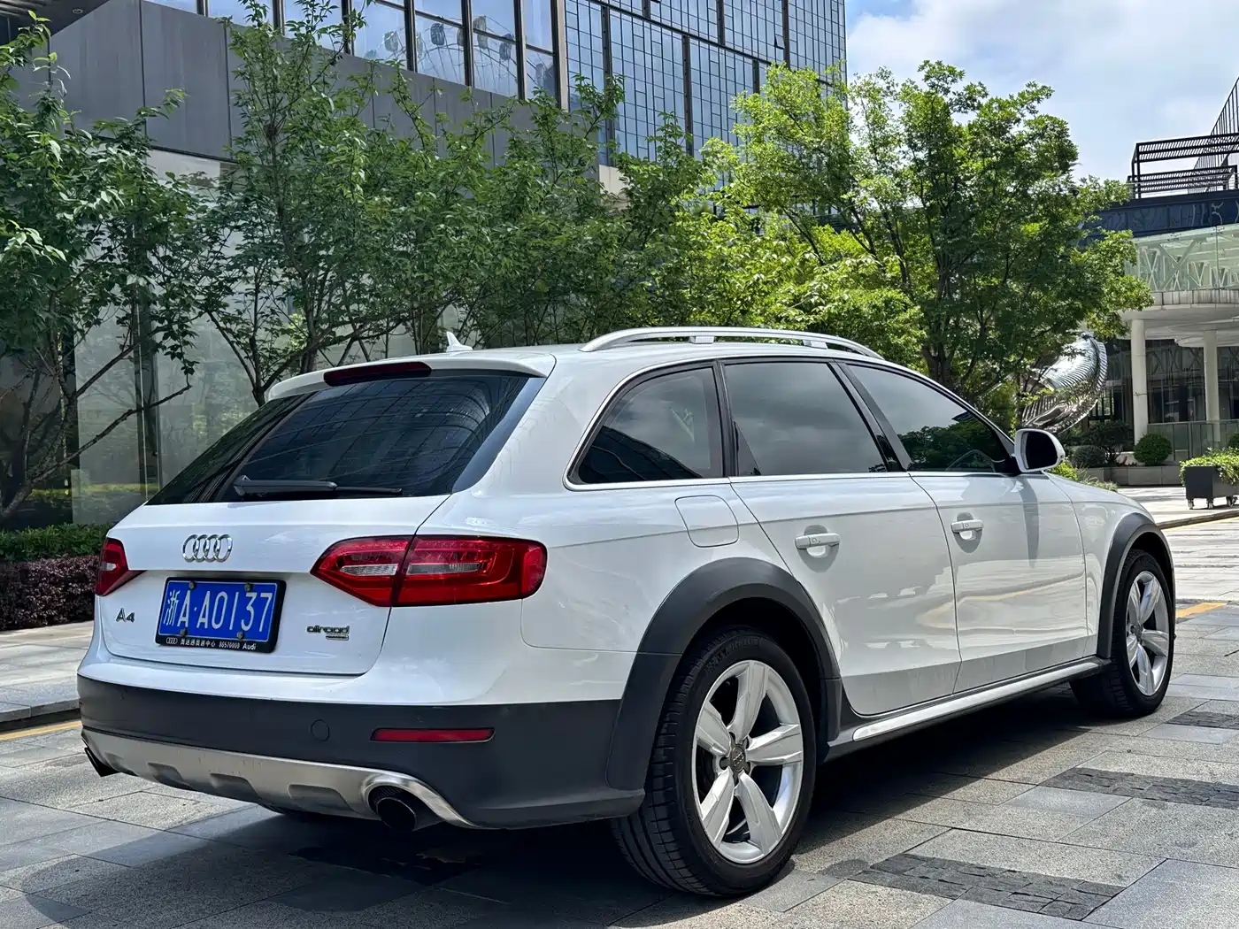Audi A4 (Import) 2014 40 TFSI allroad quattro plus фото 4