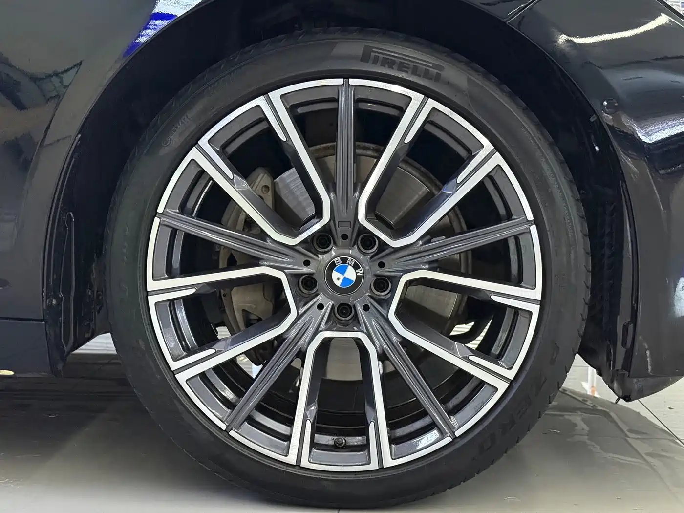 Photo 18 - BMW 7 Series