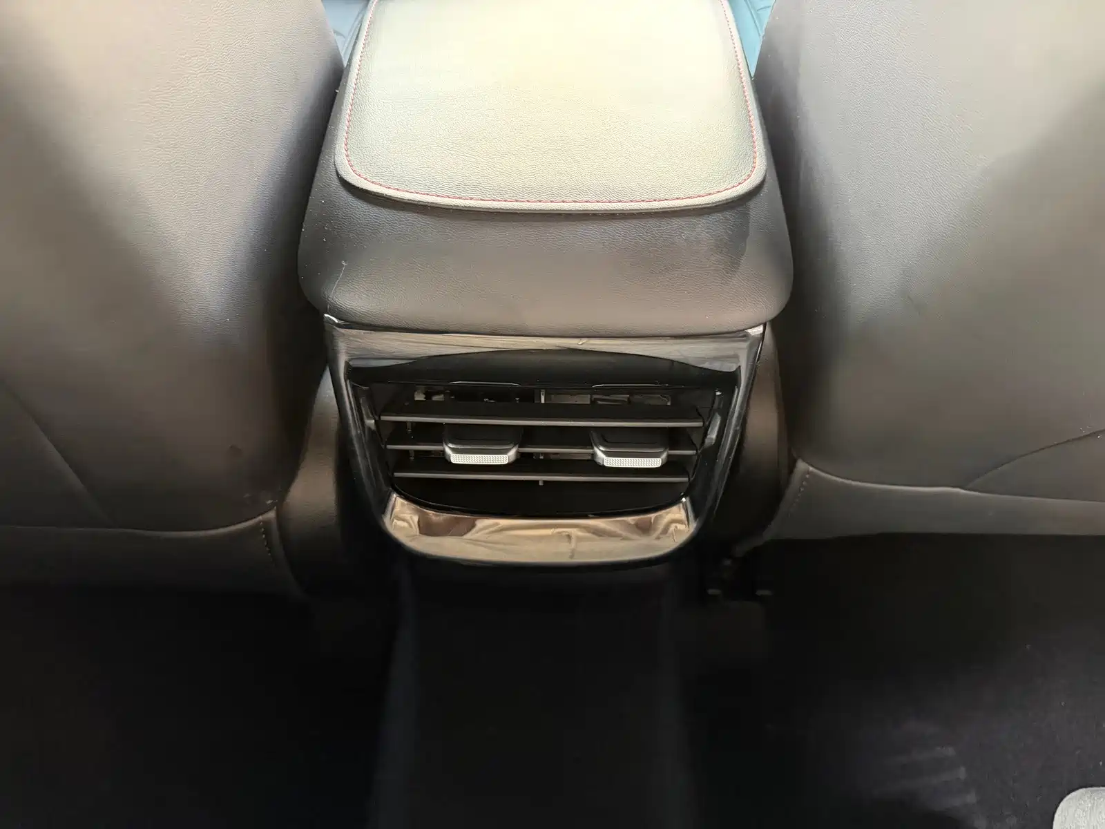 Фото 14 - Roewe i5